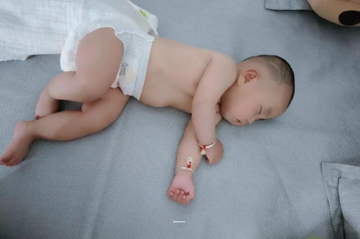 通化宝宝拉屎有黑色颗粒 通化宝宝拉屎有黑色颗粒